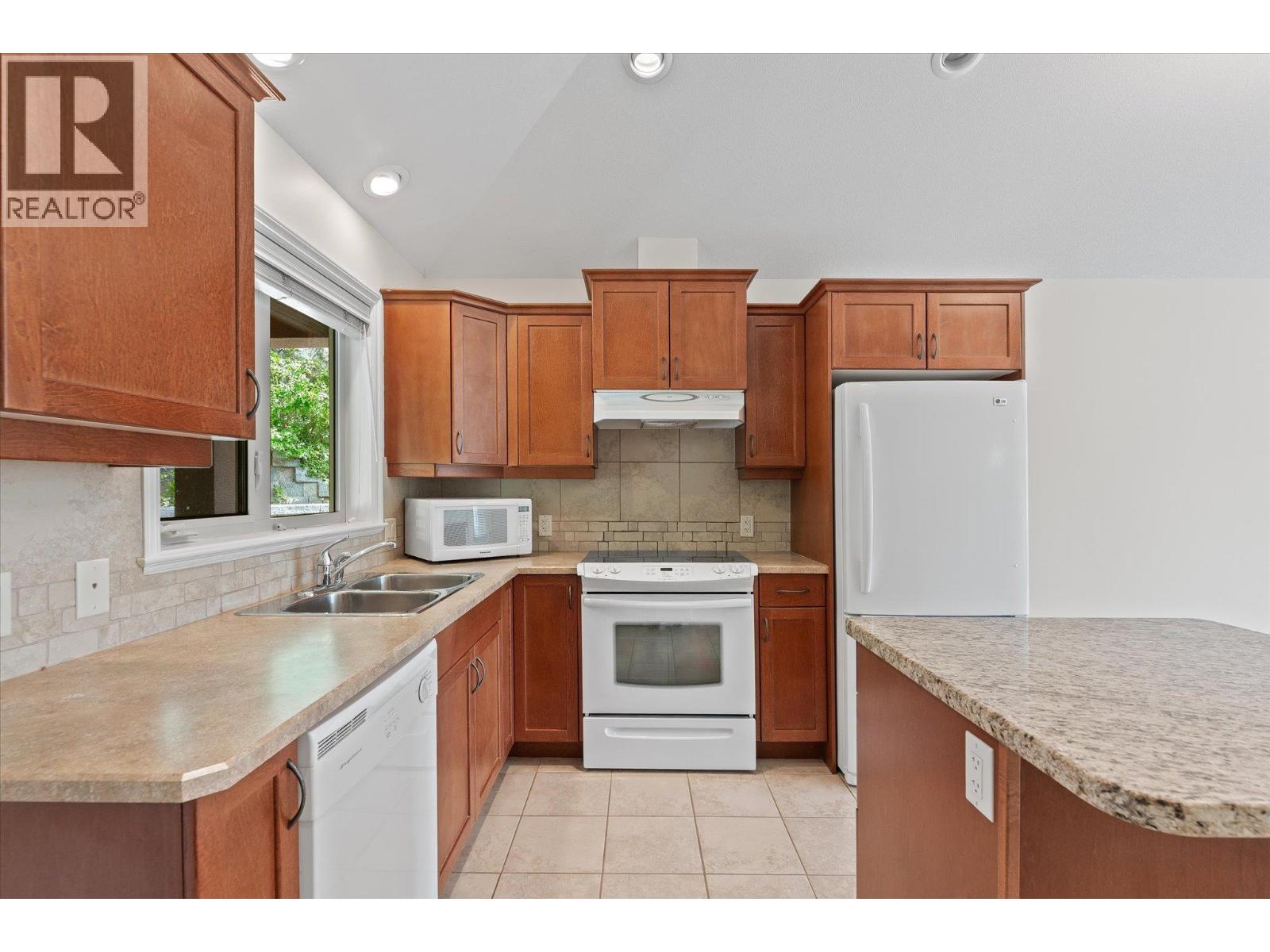 #212 4433 Gordon Drive - 9