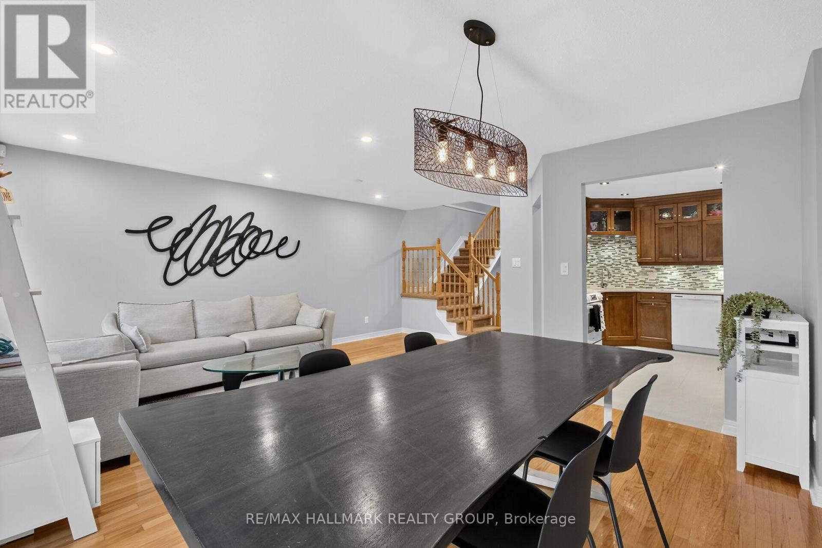 3 Bed, 3 Bath House for Sale in Ottawa – 162 DUNBARTON COURT, Ottawa – MLS# X13469356 - Image 13