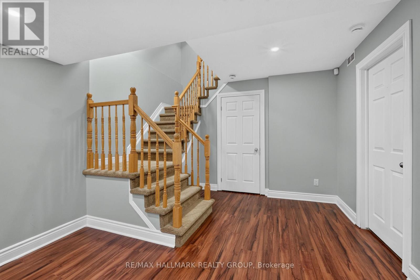 3 Bed, 3 Bath House for Sale in Ottawa – 162 DUNBARTON COURT, Ottawa – MLS# X13469356 - Image 17