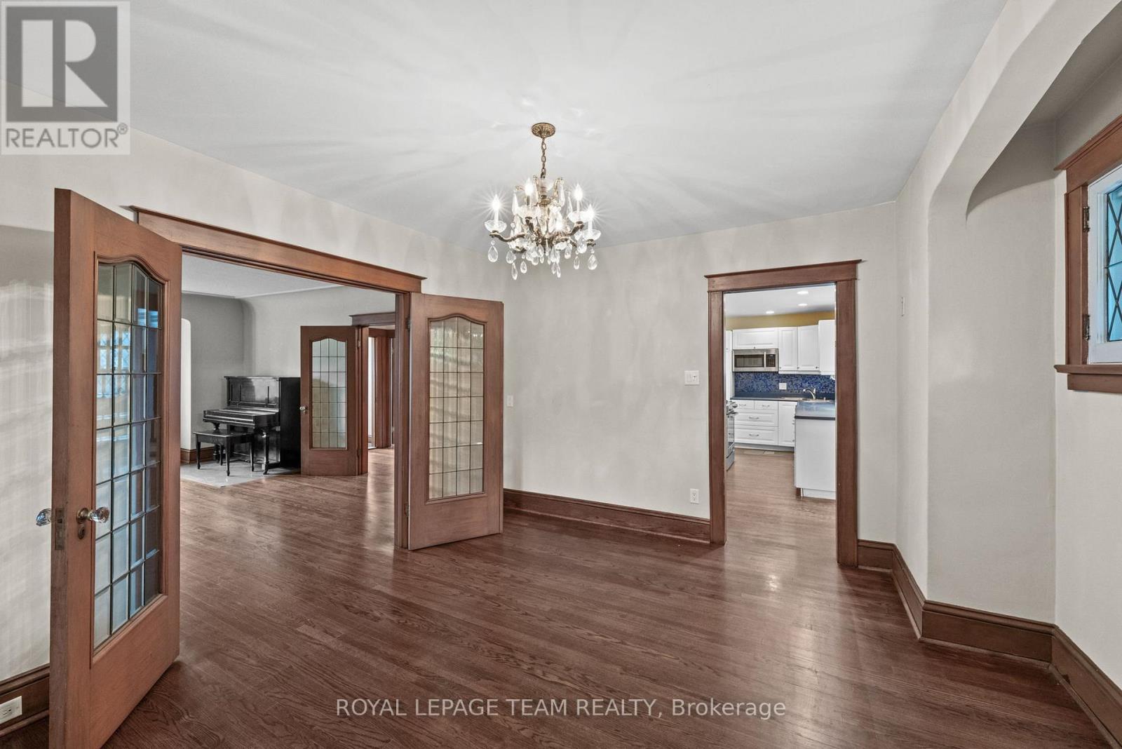 6 Bed, 5 Bath House for Sale in Ottawa – 217 MELROSE AVENUE, Ottawa – MLS# X13469464 - Image 10