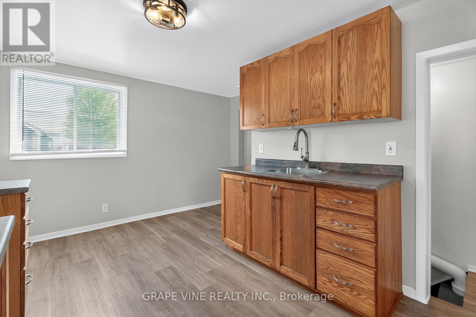 814 LAURIER STREET - Image 14