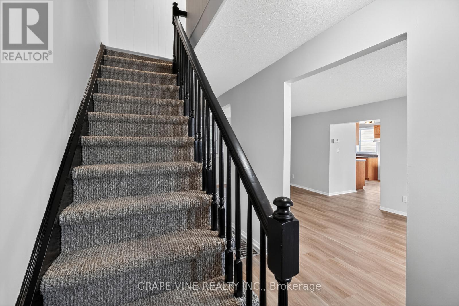 814 LAURIER STREET - Image 15