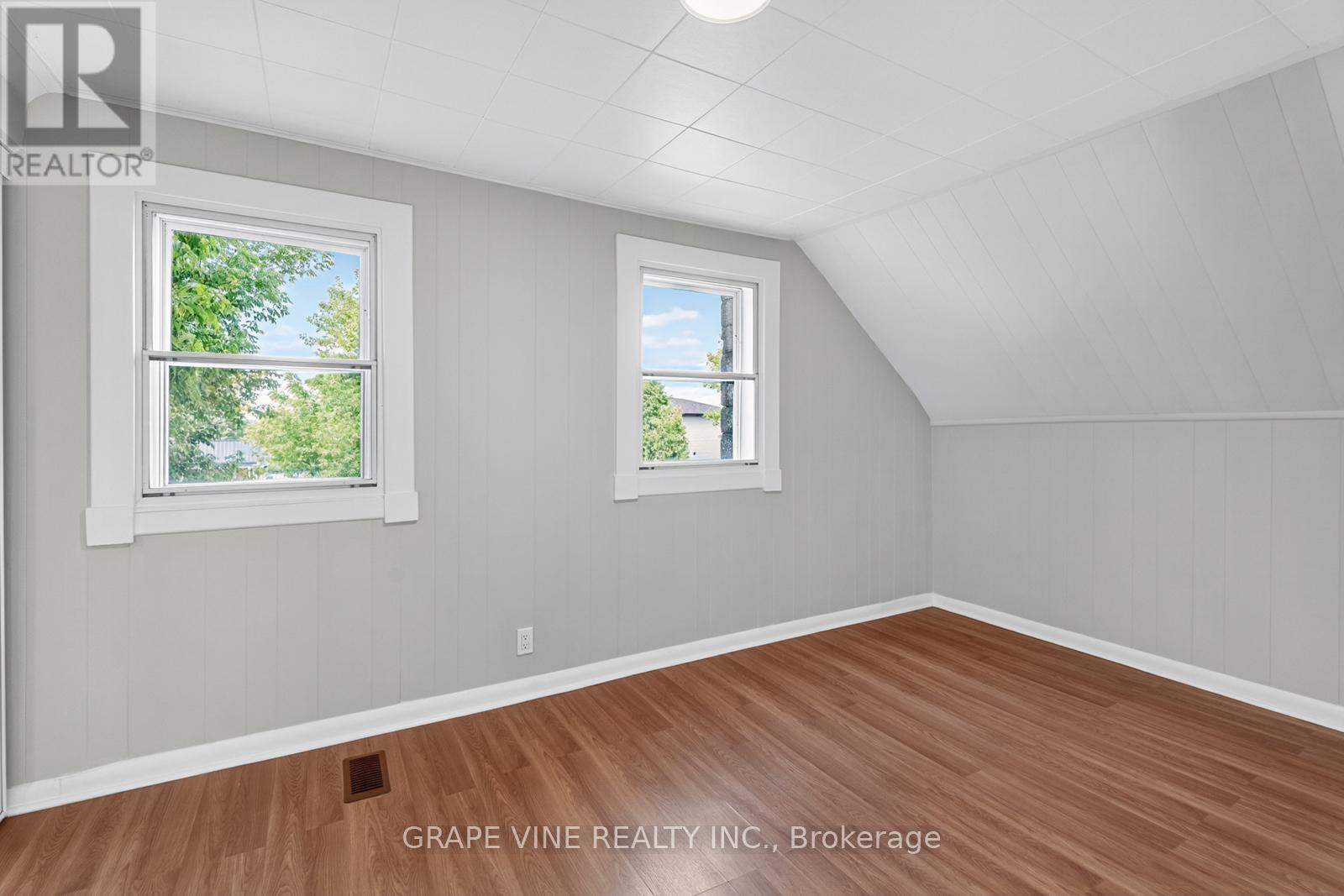814 LAURIER STREET - Image 16