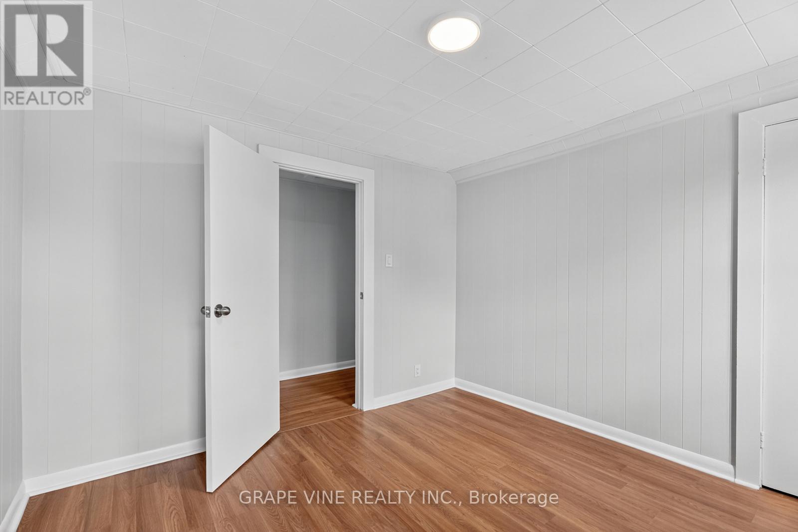 814 LAURIER STREET - Image 19