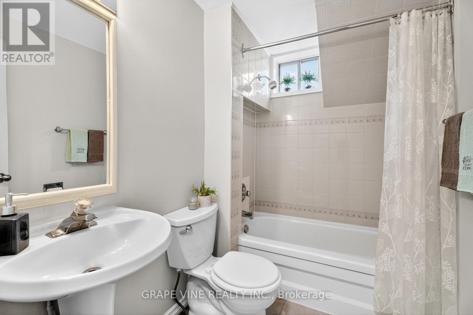 814 LAURIER STREET - Image 20