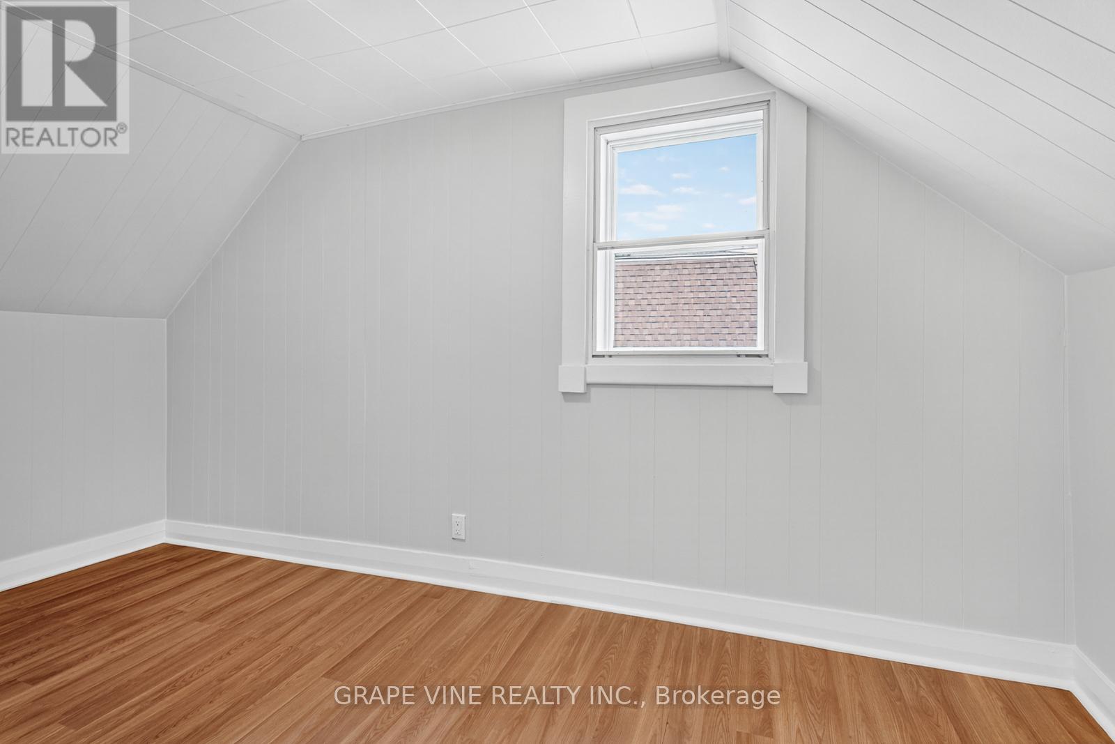 814 LAURIER STREET - Image 21