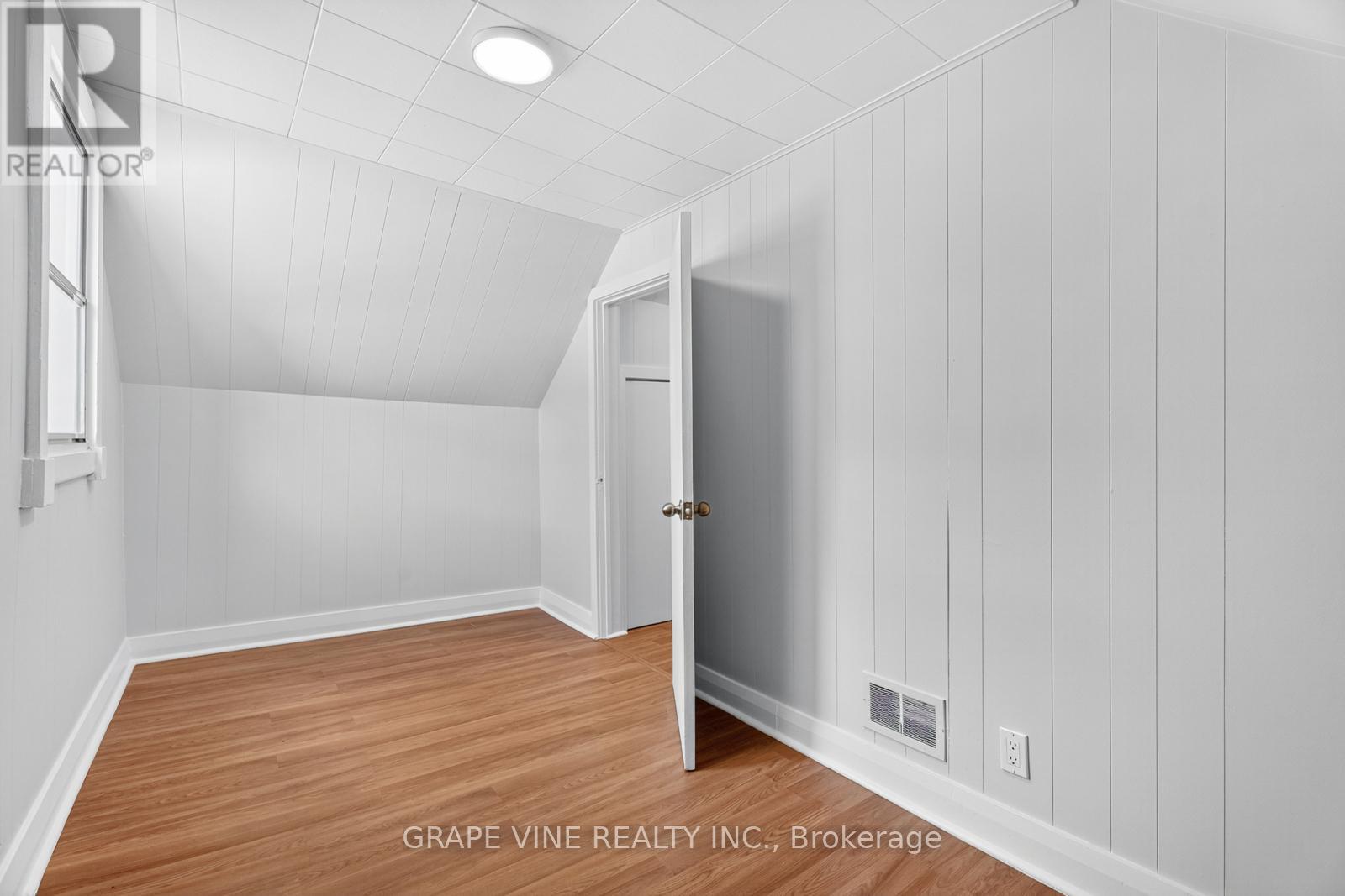 814 LAURIER STREET - Image 22