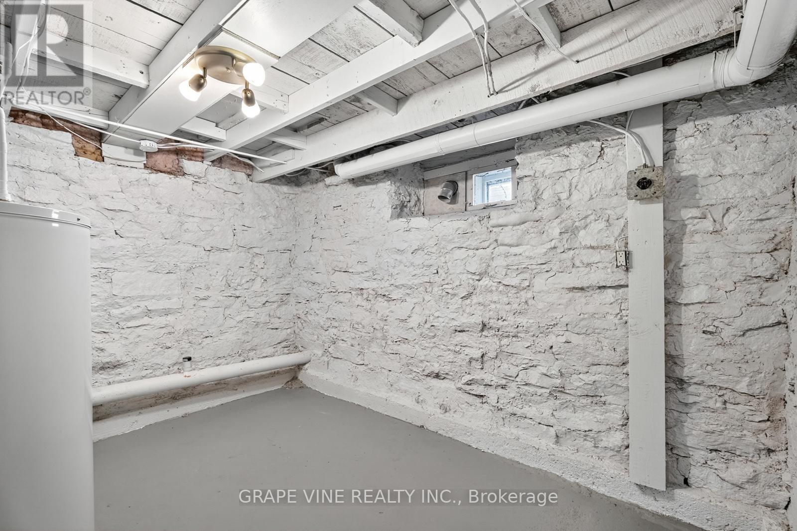 814 LAURIER STREET - Image 23