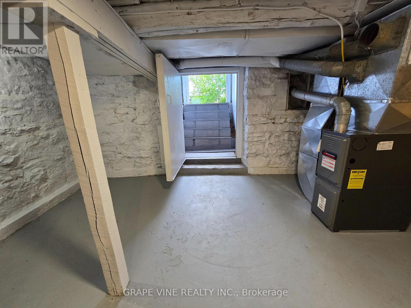 814 LAURIER STREET - Image 27