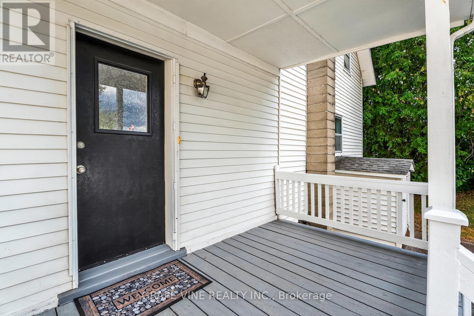 814 LAURIER STREET - Image 28