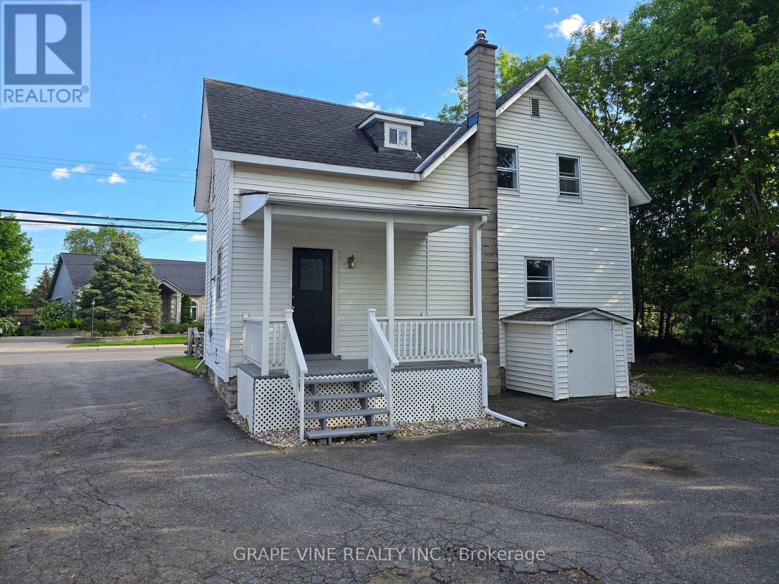 814 LAURIER STREET - Image 29