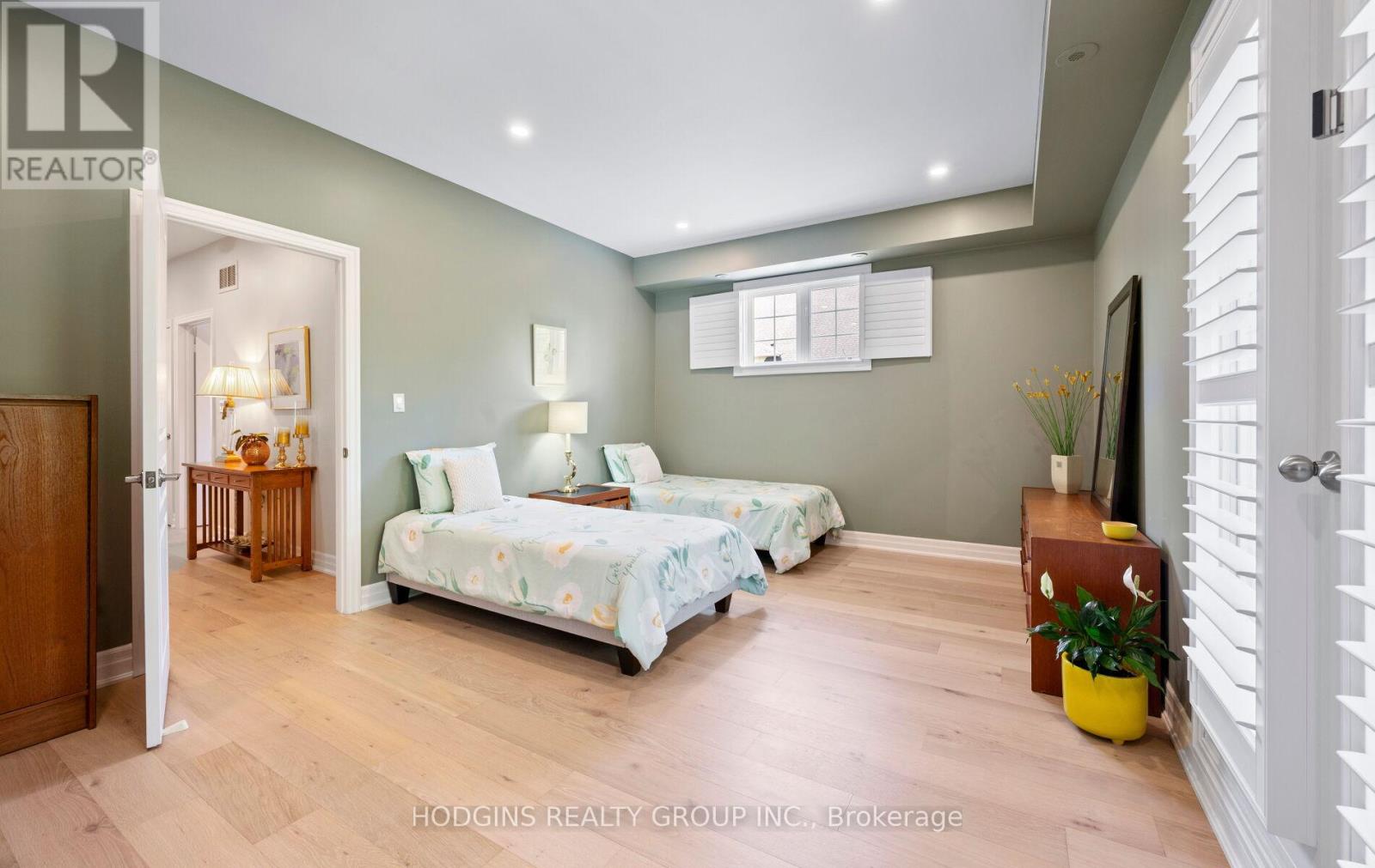 #42 136 ST LAWRENCE DRIVE - 29