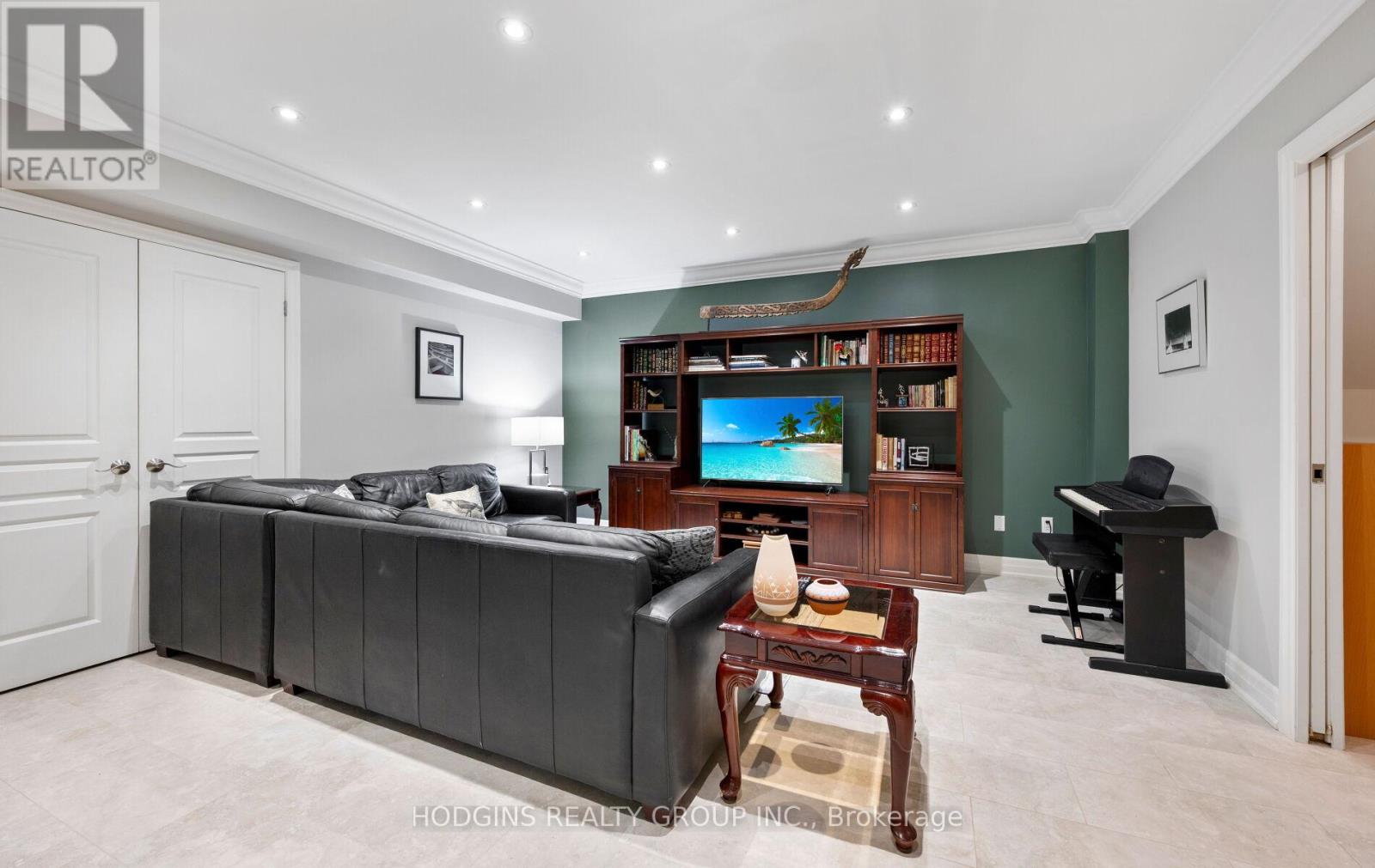 #42 136 ST LAWRENCE DRIVE - 43