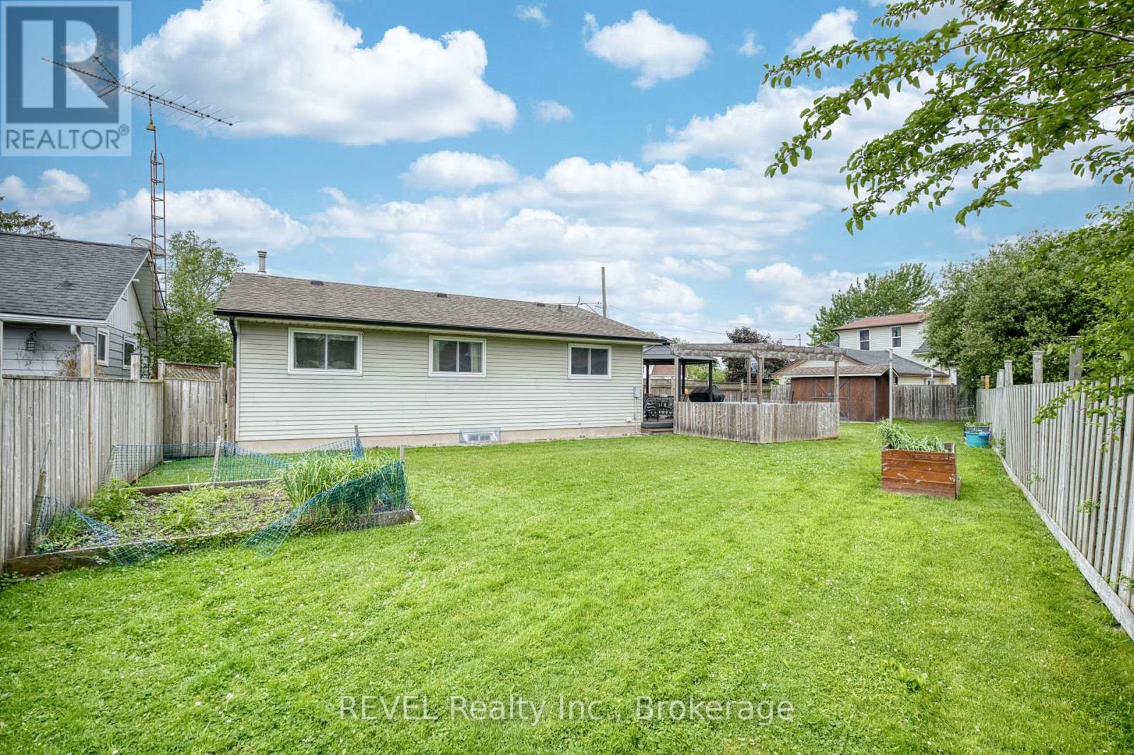 344 LEASK AVENUE - 40