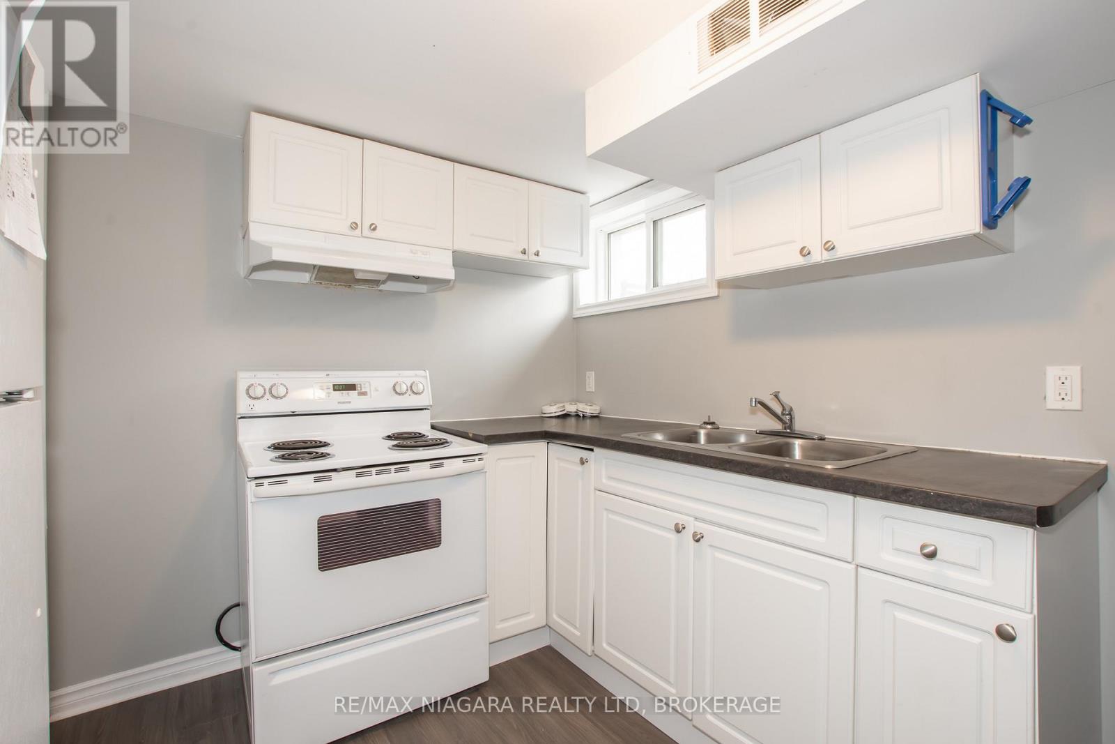 4 MANCHESTER AVENUE - 18
