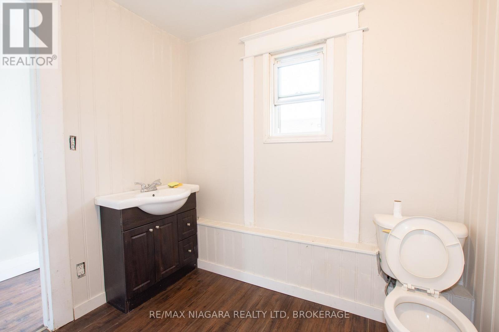 4 MANCHESTER AVENUE - Image 8