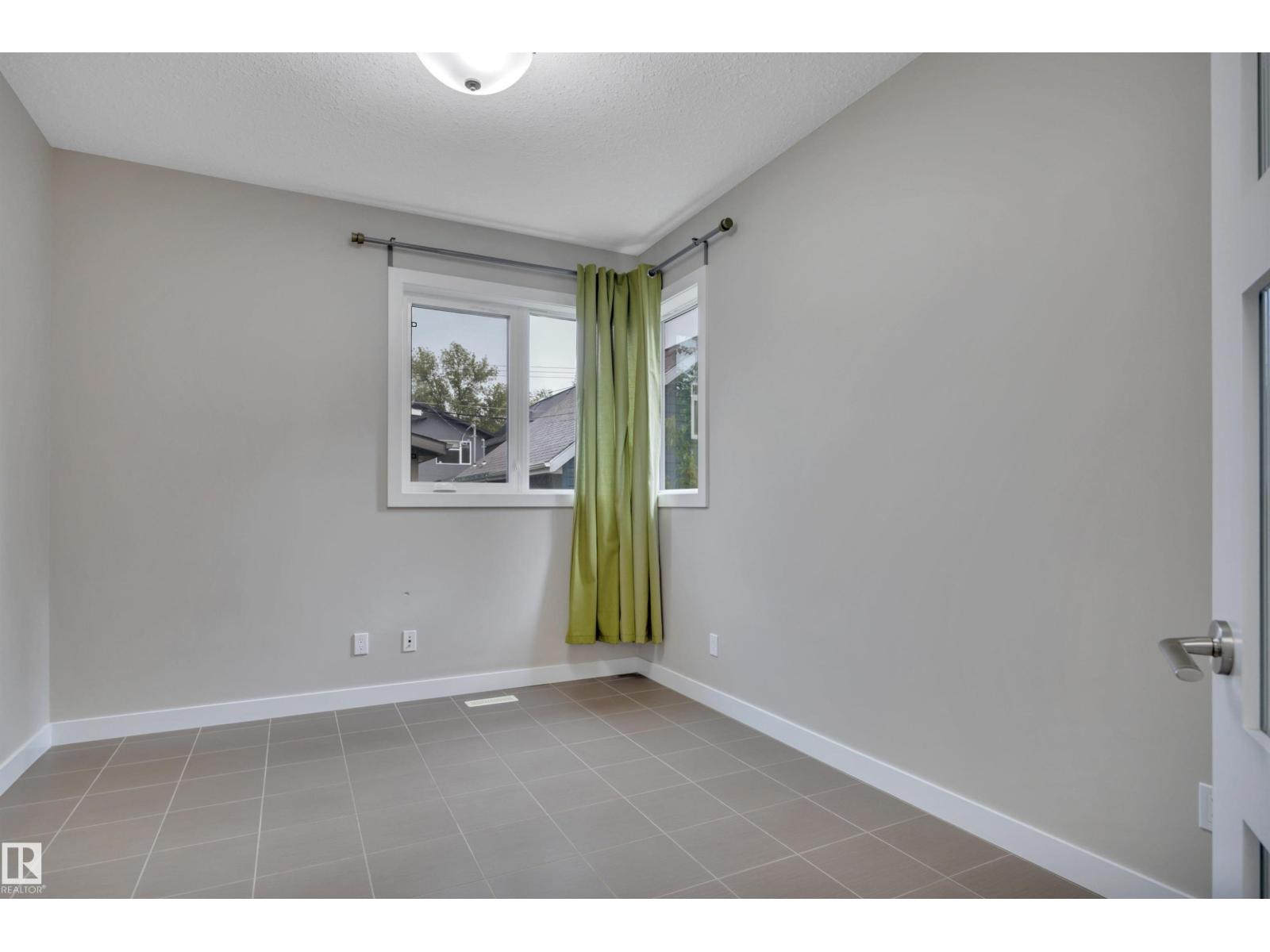 10951 81 AV NW — photo 26