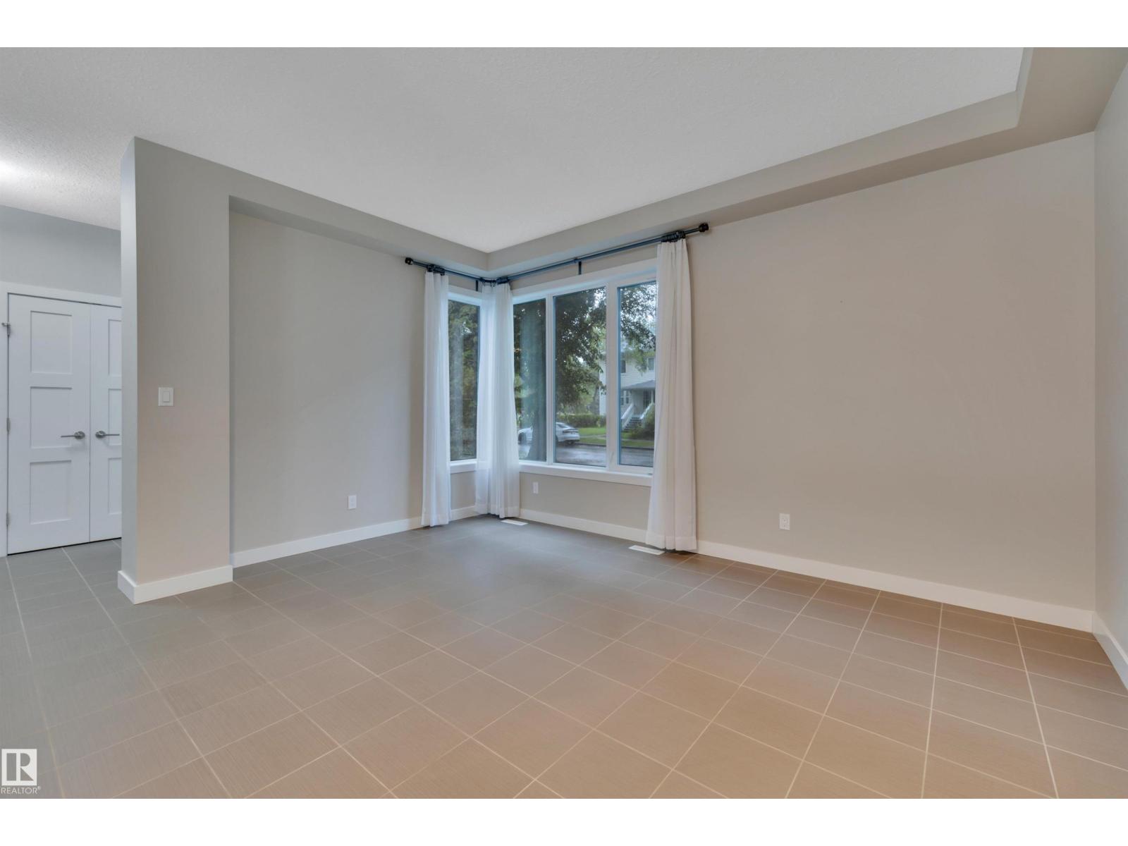 10951 81 AV NW — photo 10