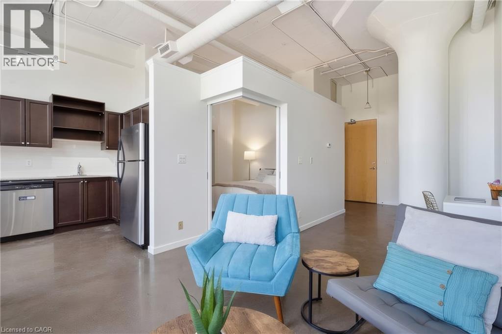 #212 404 W KING Street W - 15