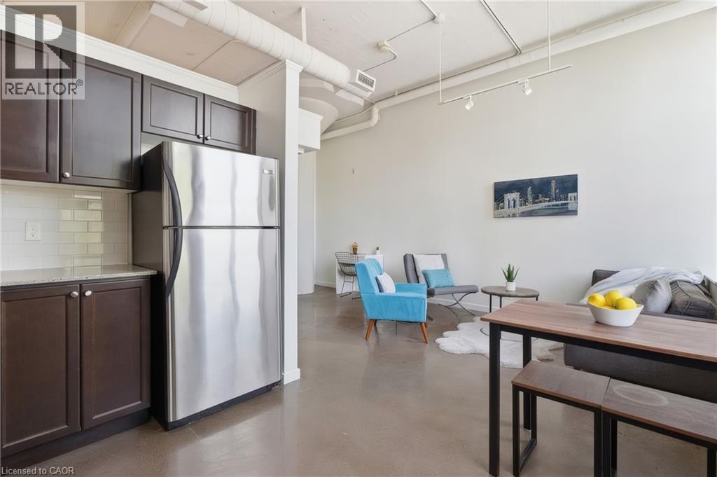 #212 404 W KING Street W - 17