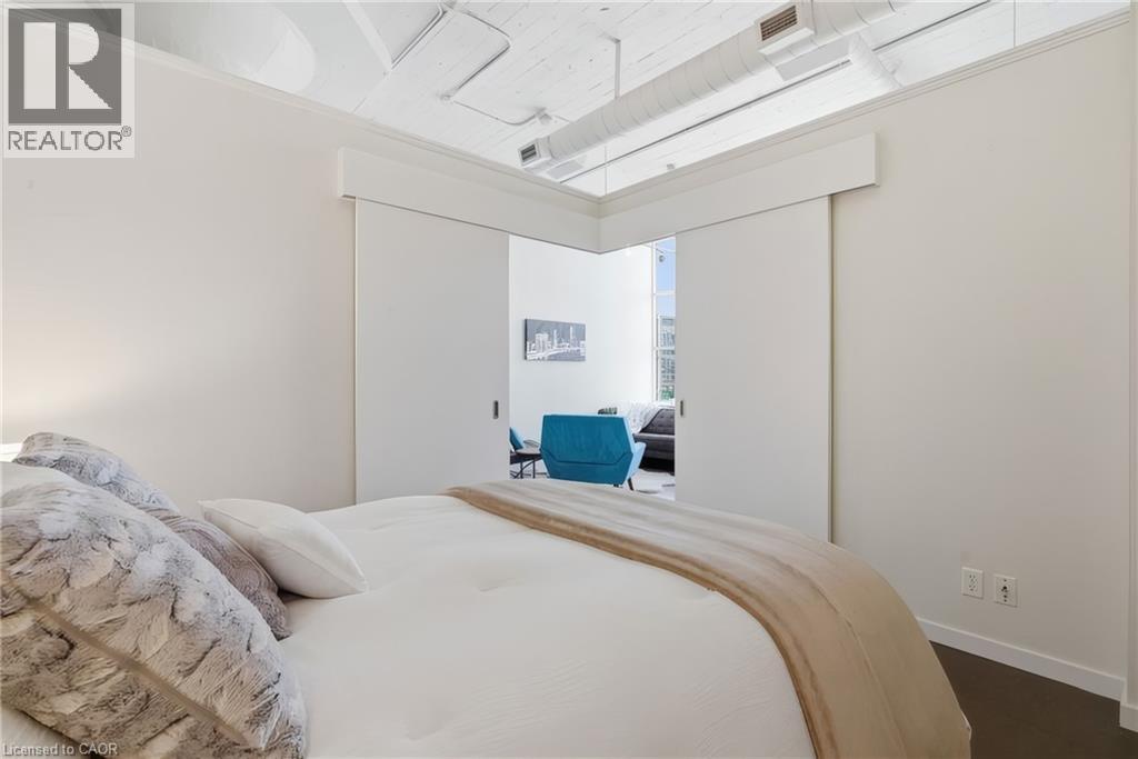#212 404 W KING Street W - 24