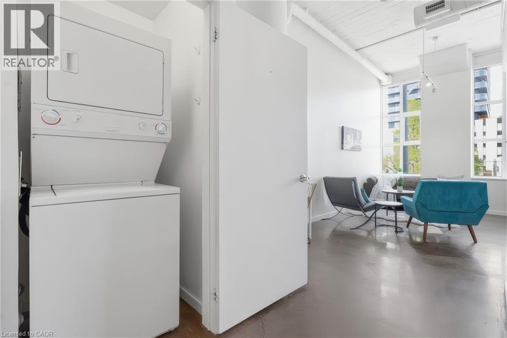 #212 404 W KING Street W - 26