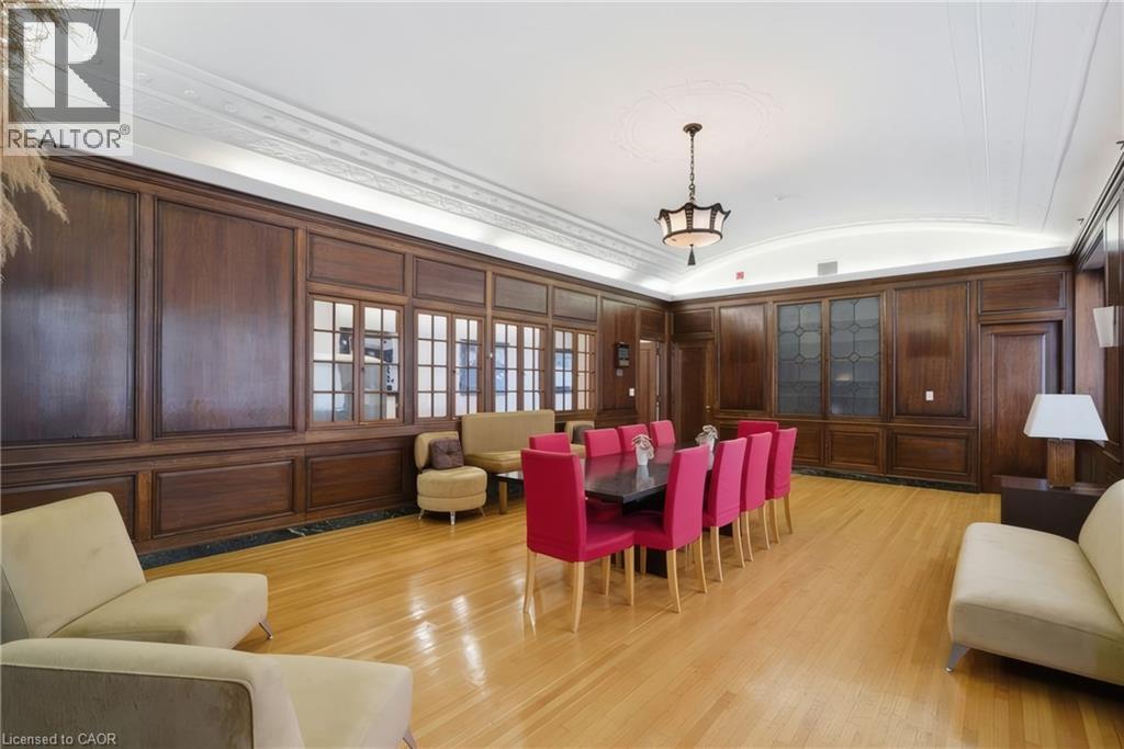 #212 404 W KING Street W - 31