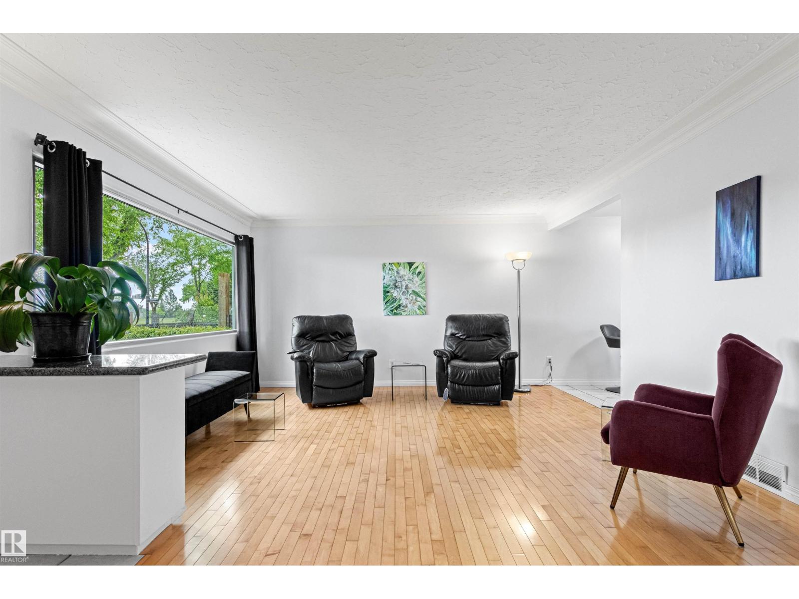 8707 69 AV NW — photo 12