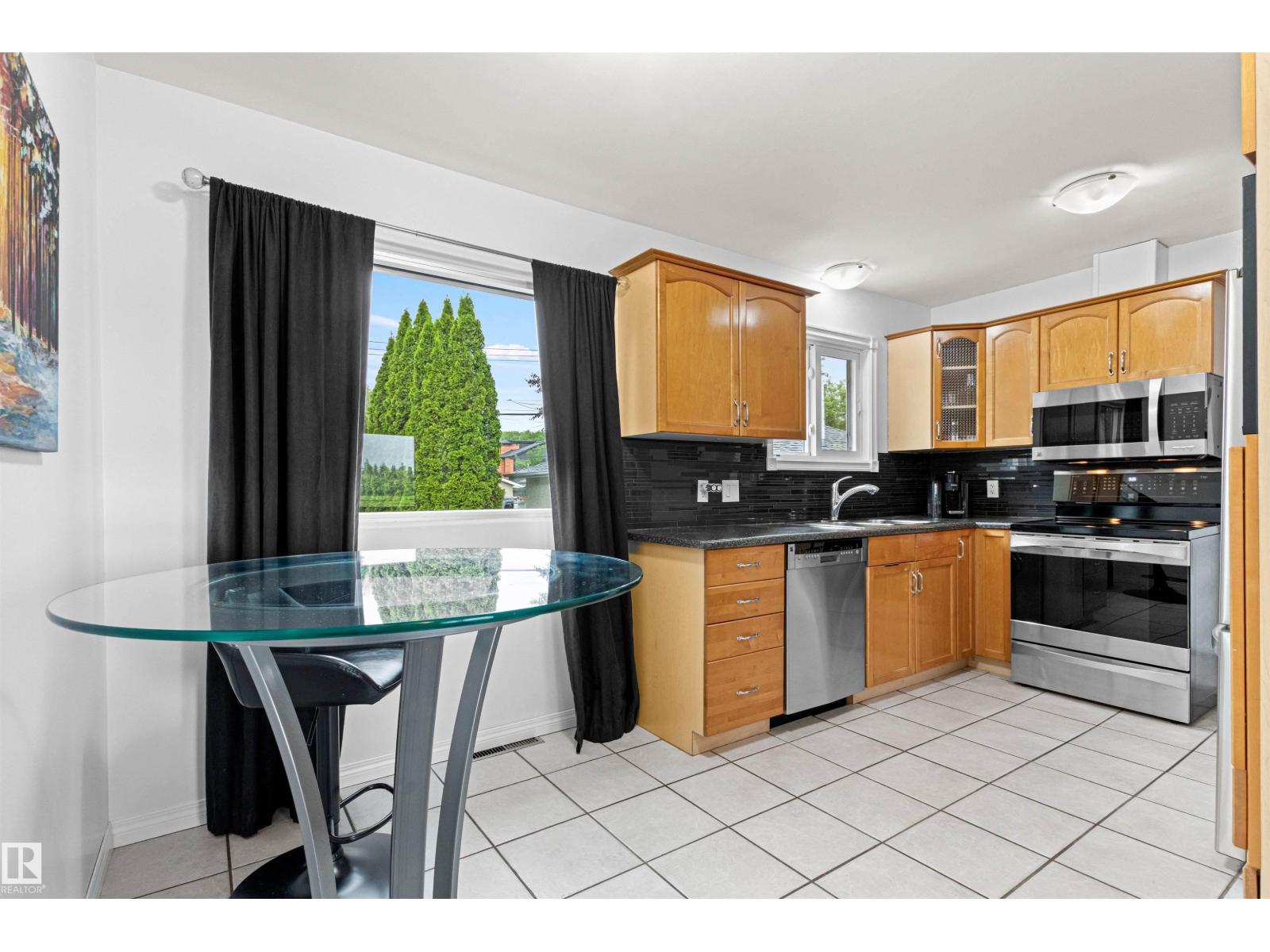 8707 69 AV NW — photo 19
