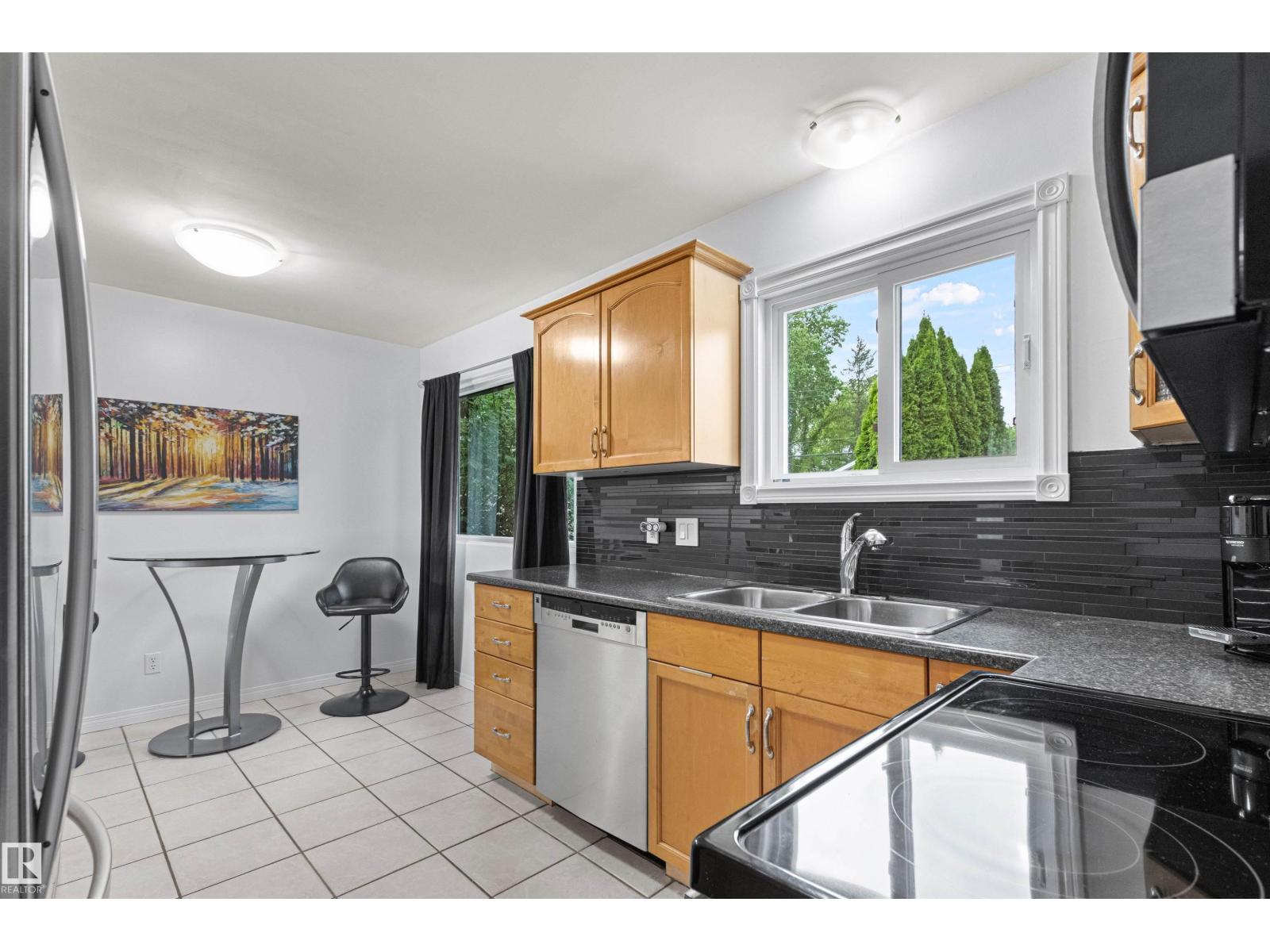 8707 69 AV NW — photo 25