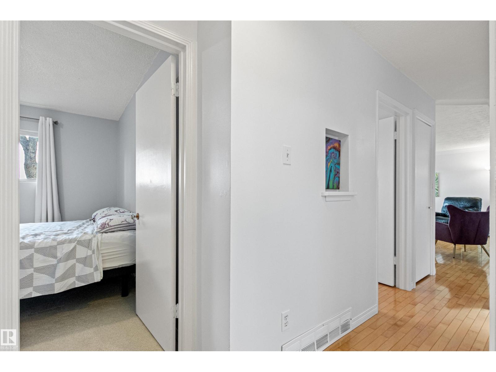 8707 69 AV NW — photo 28