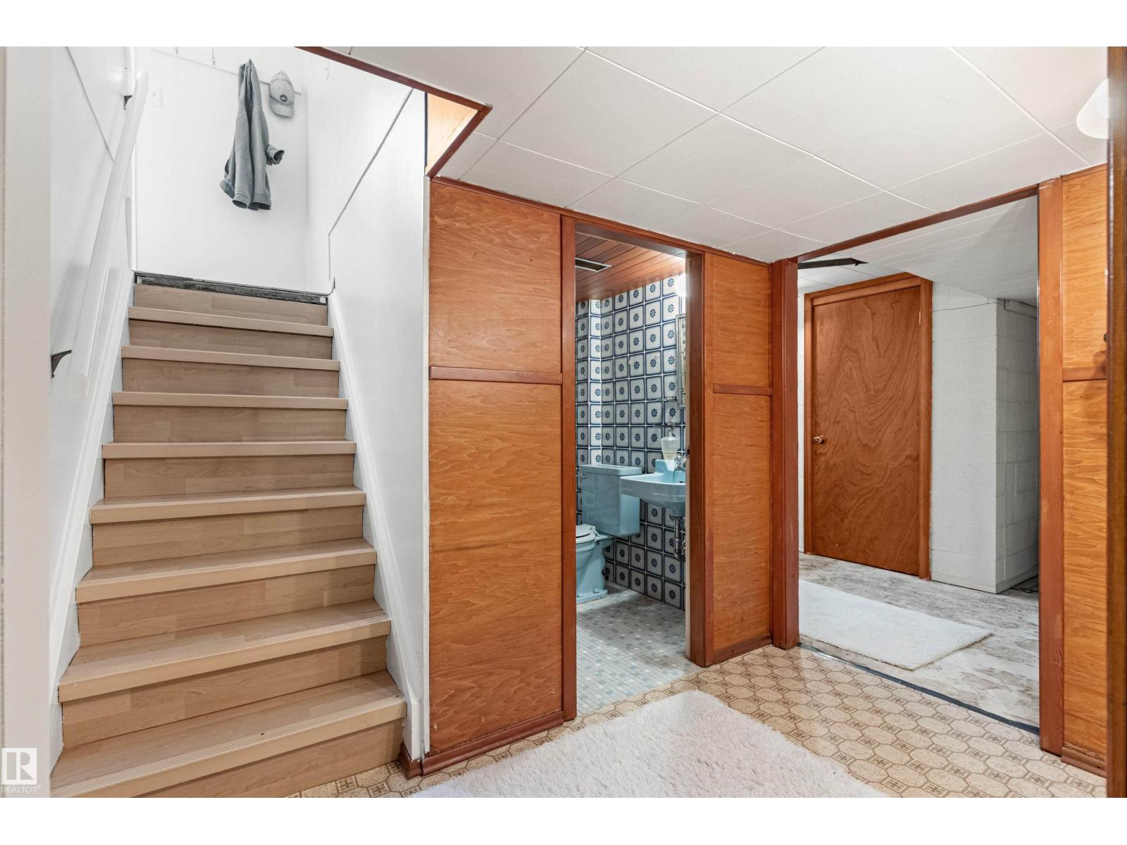 8707 69 AV NW — photo 37