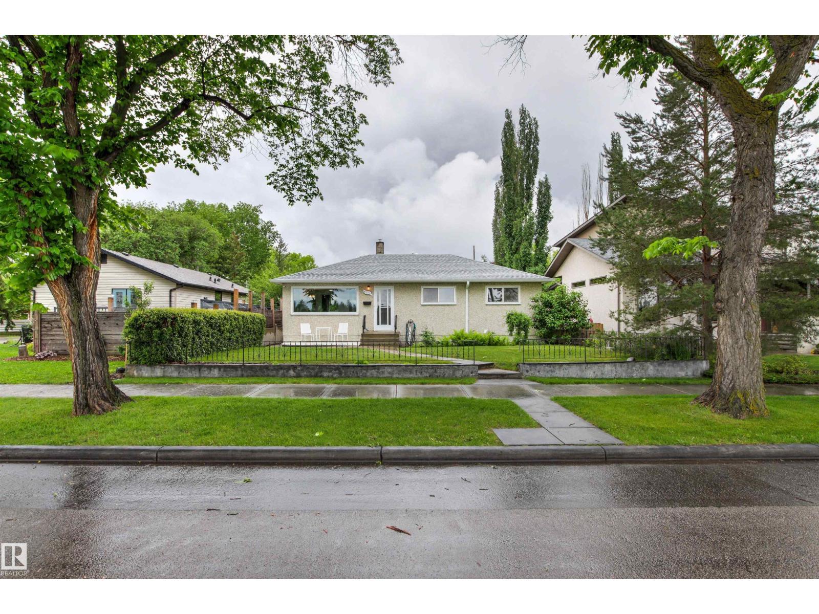 8707 69 AV NW - photo 4