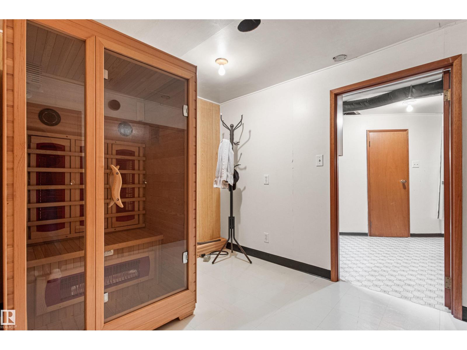 8707 69 AV NW — photo 42