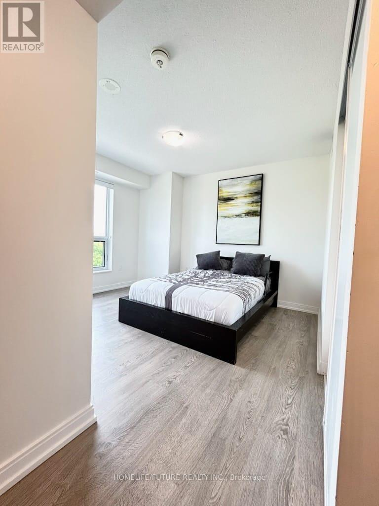#422 275 VILLAGE GREEN SQUARE - Image 6