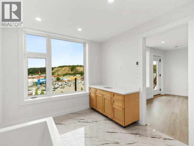 605-2240 2ND AVENUE - Image 10