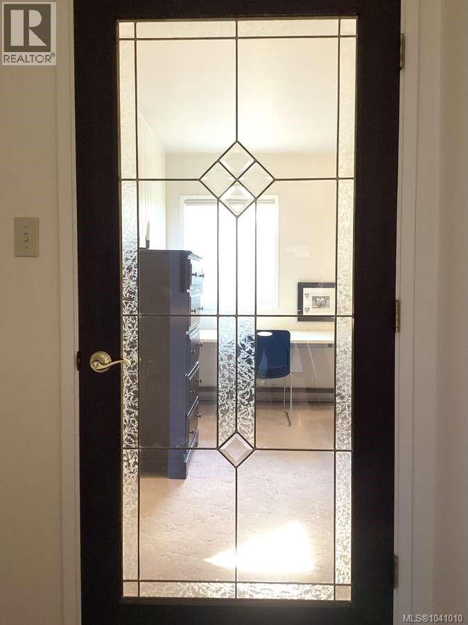 1 Sylvan Cres - 16