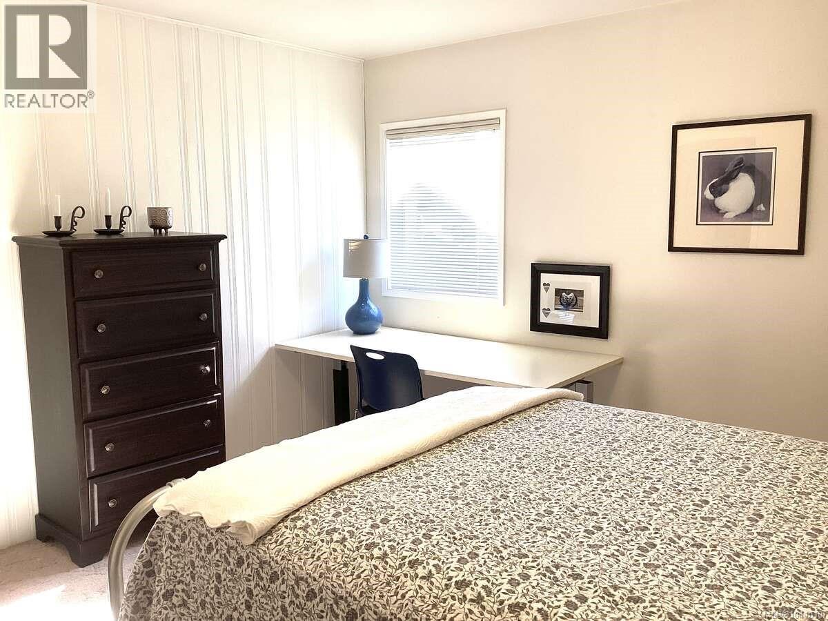 1 Sylvan Cres - 18