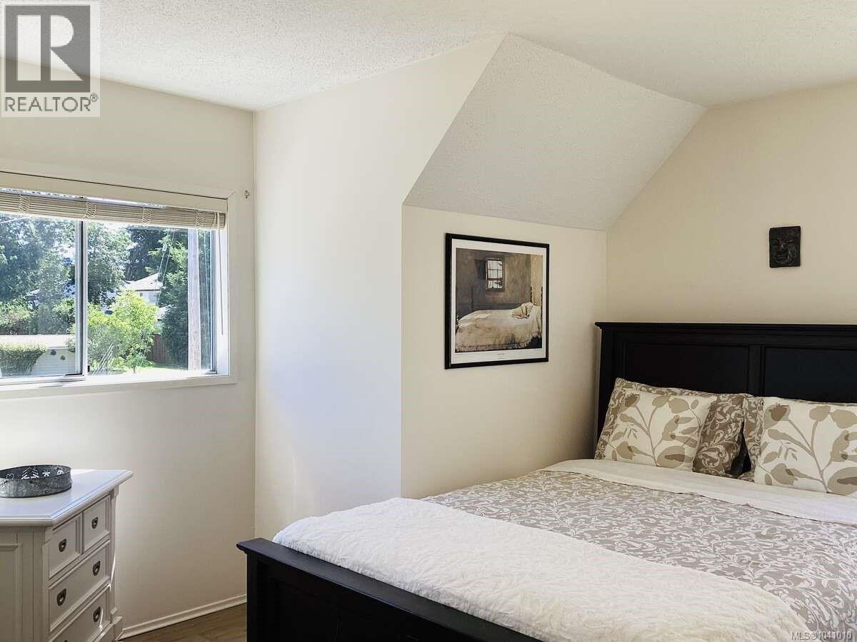 1 Sylvan Cres - 21