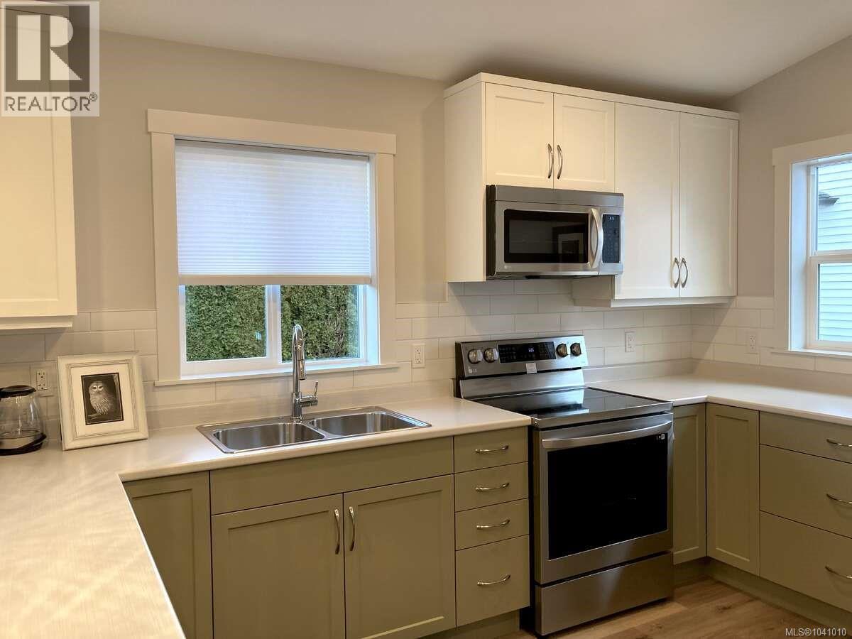 1 Sylvan Cres - 33