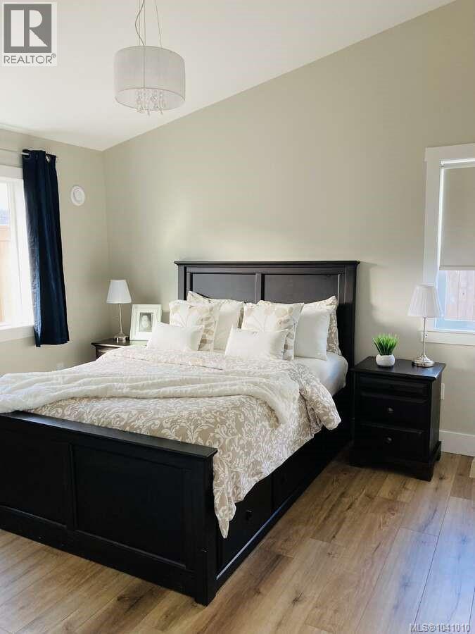 1 Sylvan Cres - 35