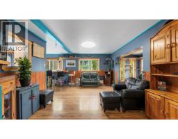 Entrance - 4931 Island Hwy N, Courtenay, BC V9N5Z2 Photo 11