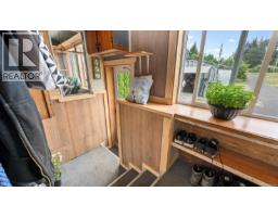Kitchen - 4931 Island Hwy N, Courtenay, BC V9N5Z2 Photo 8