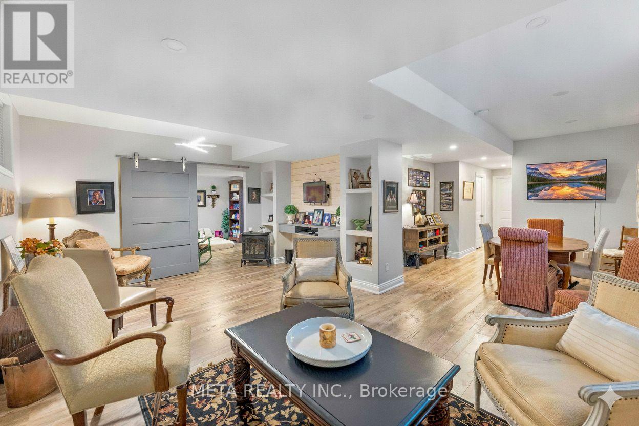 18 HUGHES STREET - 6