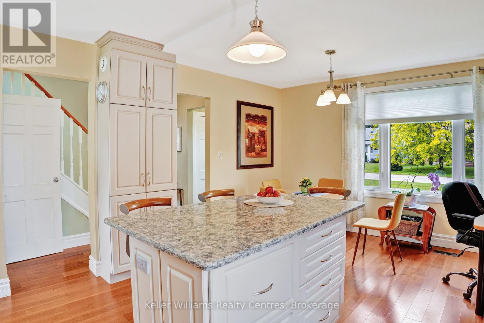 880 16TH STREET W - 17