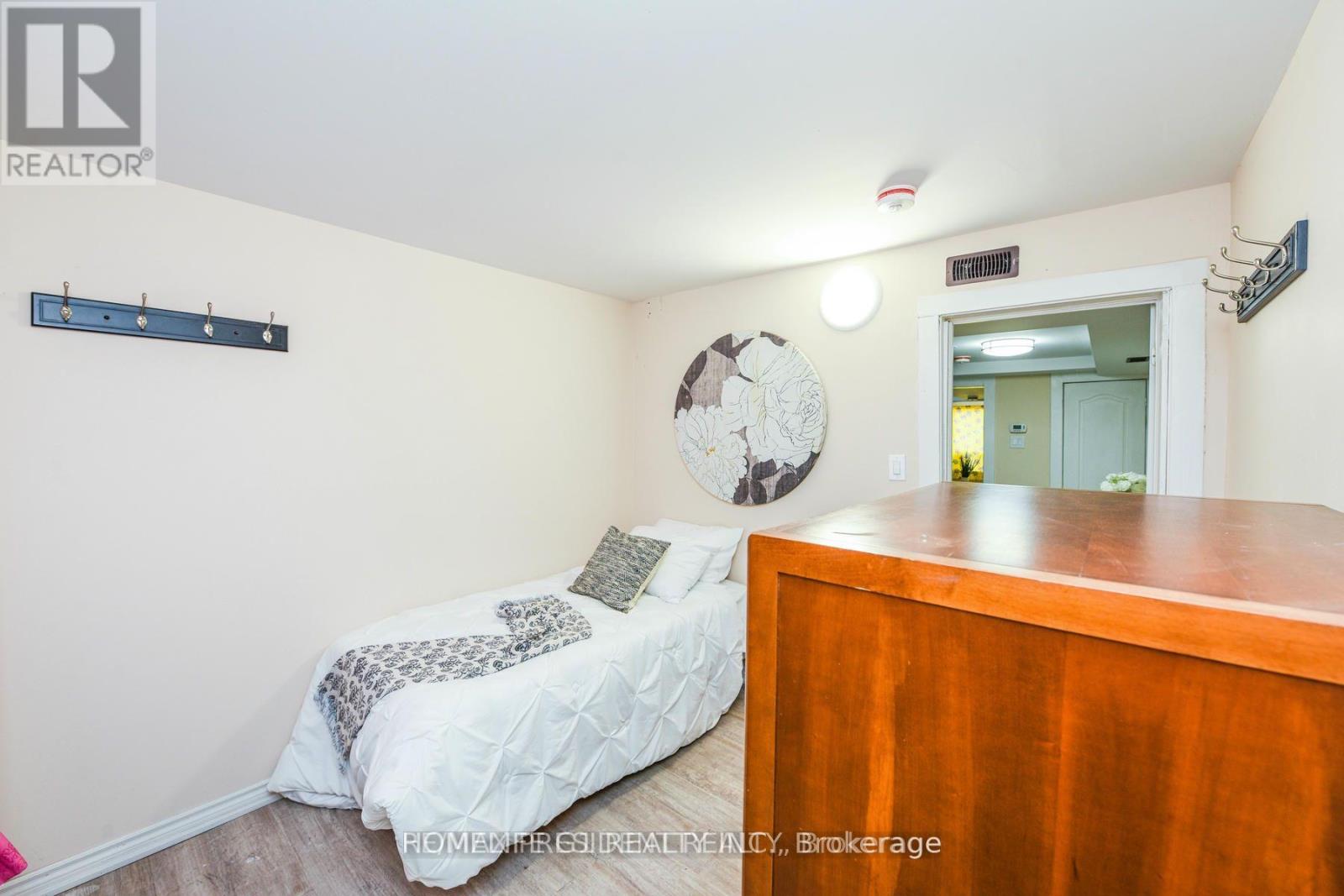 23 MYRTLE AVENUE - 27