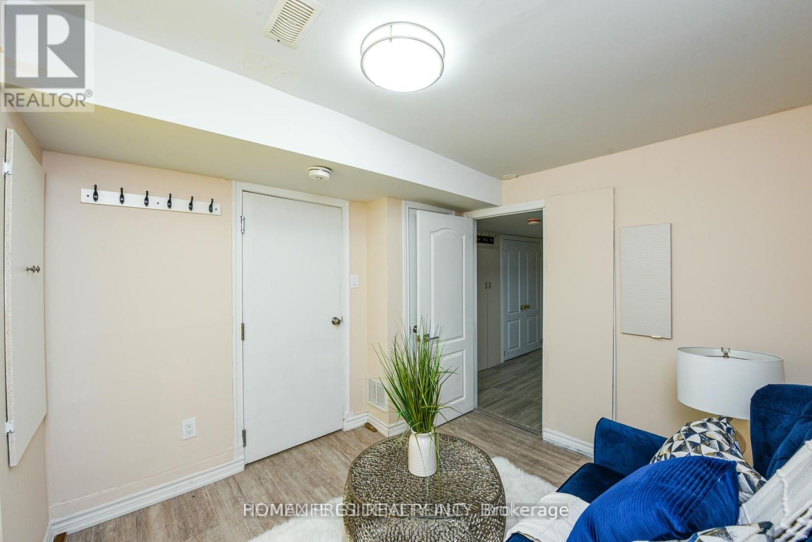 23 MYRTLE AVENUE - 22