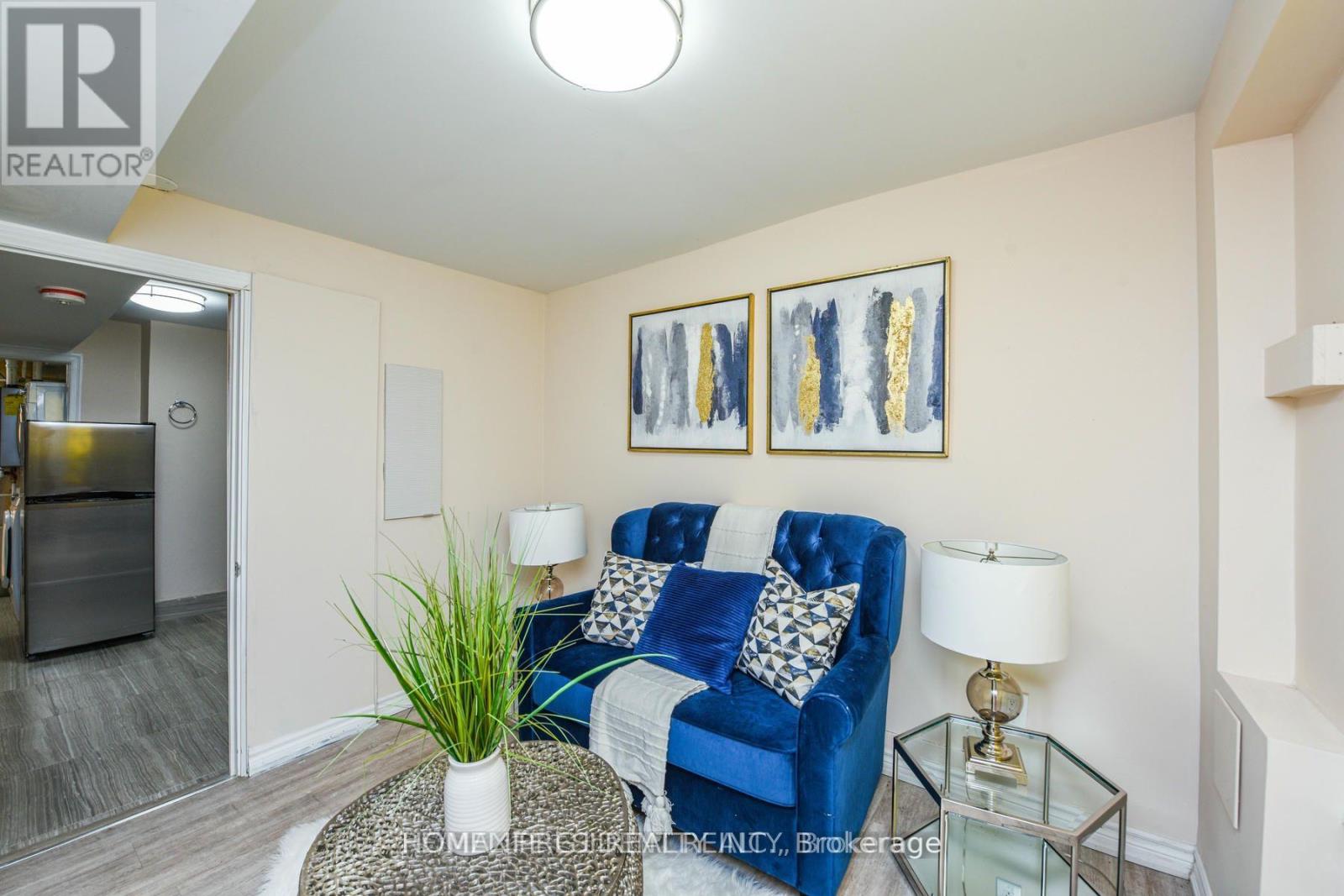 23 MYRTLE AVENUE - 33