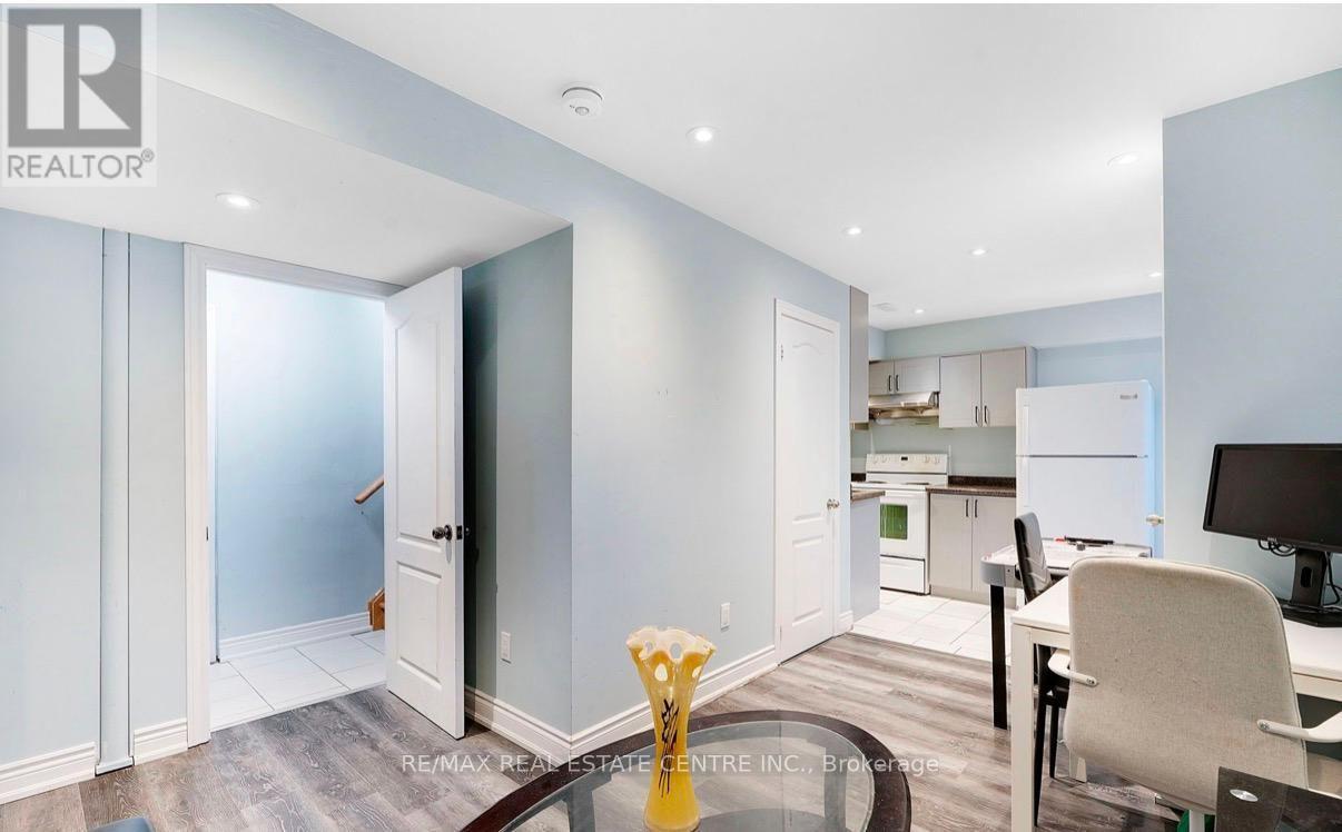 161 BONNIE BRAES DRIVE - 33