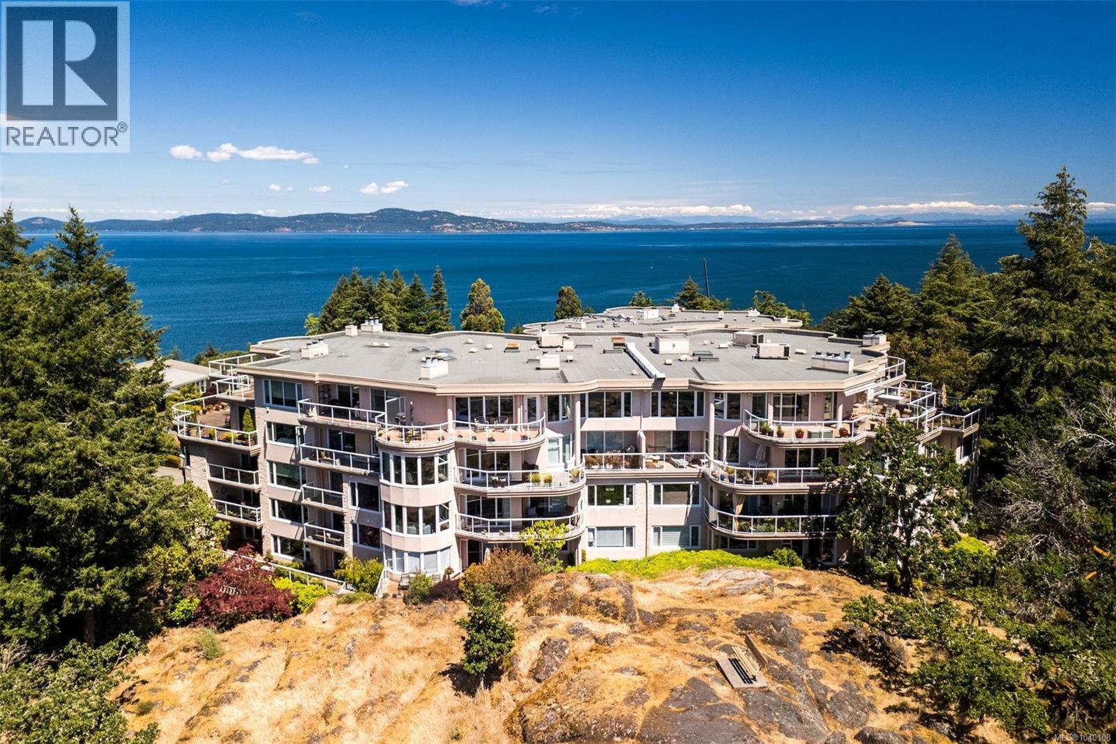 #PH52 2829 Arbutus Rd - 1